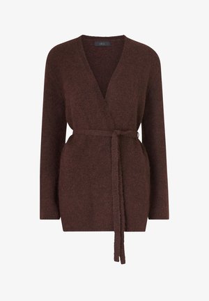 Hnědý kardigan z měkké strukturované tkaniny s dlouhými rukávy a páskem v pase. Má hluboký výstřih do V a rovný střih.