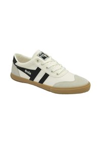 Sneaker bianche in tela con strisce nere, punta in suede grigia e suola in gomma color miele; presenta chiusura con lacci e logo sulla linguetta.