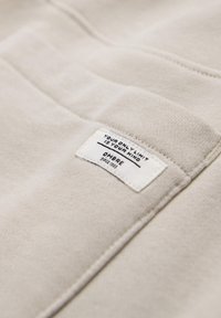 Niewybrane, light grey