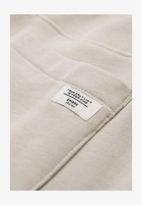 Niewybrane, light grey