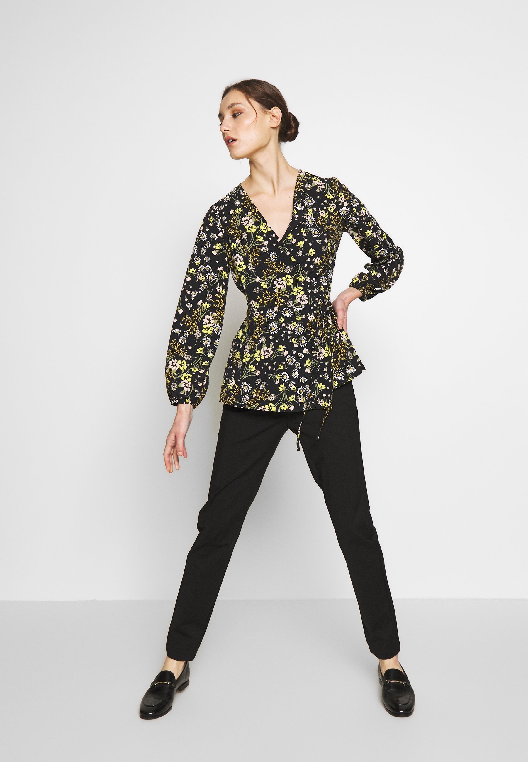 Wallis MIX & MATCH FLORAL Bluser black Zalando.no Wallis MIDNIGHT ROSE HIGH NECK - Topper langermet - black