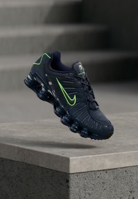 Neselectat, thunder blue/black/obsidian/green strike