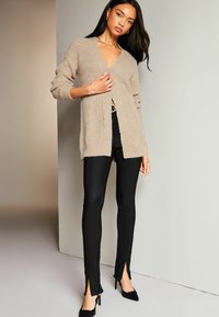 Lipsy MIXED CABLE REGULAR FIT - Kardiganas - oatmeal