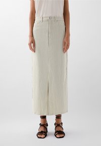 - Spódnica trapezowa