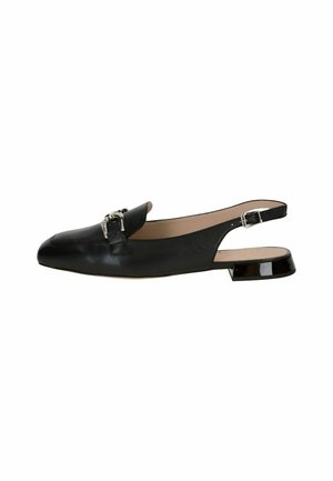 Schwarzer Leder-Slingback-Schuh mit spitzem Zeh, dekorativem Schnallenakzent und niedrigem, glänzendem Blockabsatz. Durchgehend glatte Textur.