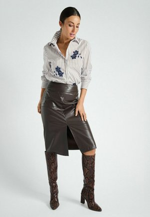 MIT KROKODILMOTIV - Jupe crayon - bruin