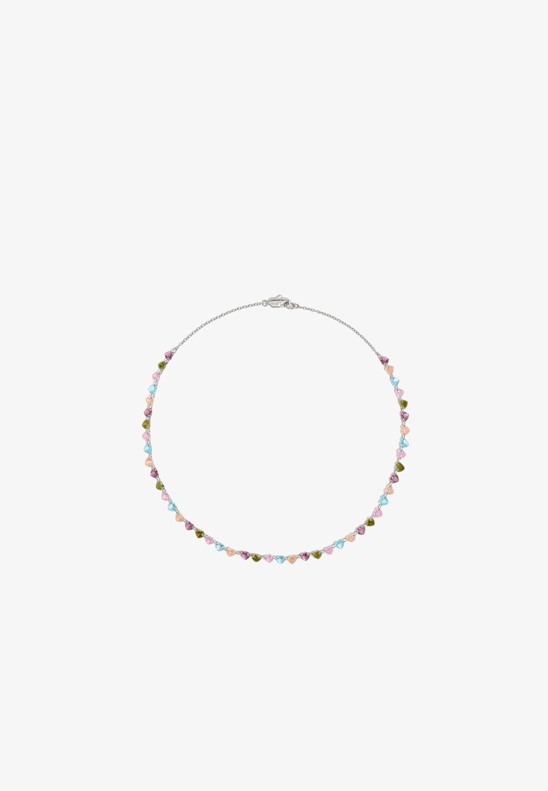 Collar de cadena de plata que presenta cristales en forma de corazón de colores variados en rosa, verde y azul. Cierre seguro en la parte posterior.