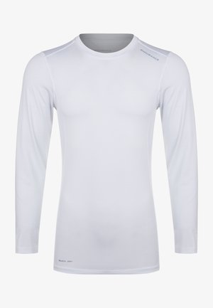 Vit långärmad idrottströja i fuktavledande material, med rundad halsringning och diskret logotyp på axeln och fållen.
