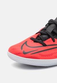 Nike Performance Halowe buty piłkarskie