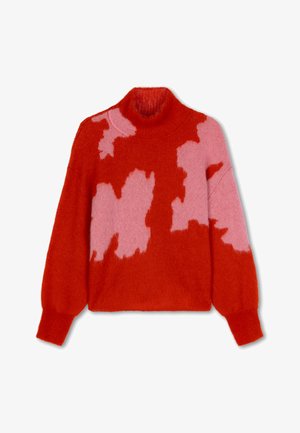Rood en roze gebreide trui met een hoge hals, lange mouwen en een zachte textuur. Het ontwerp bevat grote, abstracte kleurvakken.