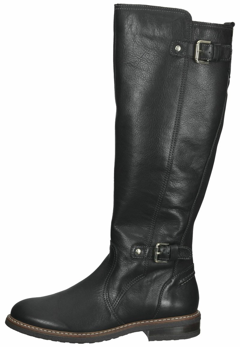 Botas negras de cuero hasta la rodilla con una textura suave, que cuentan con dos hebillas laterales y una punta redondeada. Detalles de costura cerca de la suela.