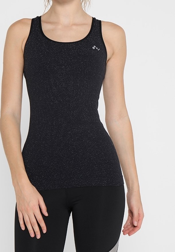 Czarny sportowy top bez rękawów z teksturowanym wzorem, z okrągłym dekoltem i małym logo na piersi. Idealny do aktywności fizycznej.
