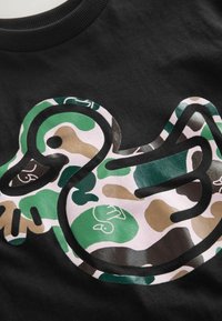 Next REGULAR FIT - SHORT SLEEVE GRAPHIC  - Printtipaita - camouflage duck