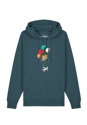 Dunkelgrüner Hoodie mit Fronttasche, darauf ein kleiner Astronaut, der Ballonschnüre hält, die an bunte Planeten darüber gebunden sind.