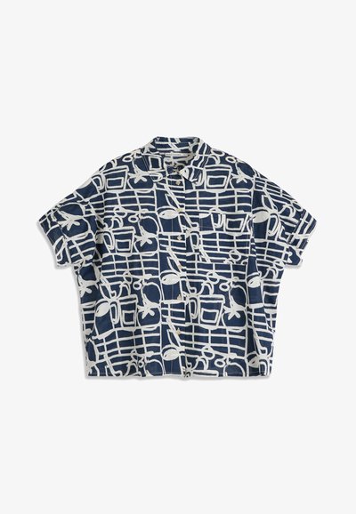 Chemise à manches courtes boutonnée avec un motif géométrique abstrait et botanique bleu marine et blanc, dotée d'une poche poitrine et d'un col classique.