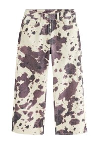 Jean à jambes larges en tissu crème avec un motif tacheté marron et violet. Comprend des poches avant et une fermeture par bouton.