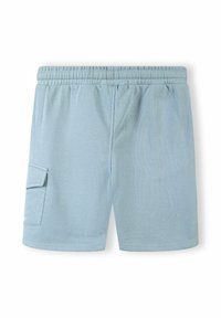 Világoskék, puha anyagból készült shorts, elasztikus derékpánttal, bal oldalon cargo zsebbel és letisztult, minimalista varratokkal.