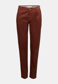 Brązowe chinosy slim fit z pętlami na pasek, zapięciem na guzik i przednimi kieszeniami, wyeksponowane na jednolitym białym tle.