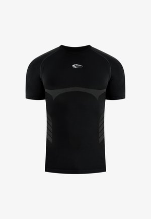Maglietta sportiva nera a maniche corte con design senza cuciture, sottili motivi a rete grigia su petto e lati, e logo bianco sulla parte superiore del petto.