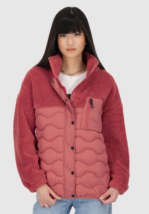 Puffjacke in Mauve- und Rosatönen, mit gesteppten Abschnitten, einem Fleece-Oberteil und einer Reißverschlusstasche auf der Brust. Knöpfe entlang der Vorderseite.