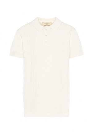 Polo bianca a maniche corte con colletto e tre bottoni, caratterizzata da un delicato motivo testurizzato su tutto il tessuto.