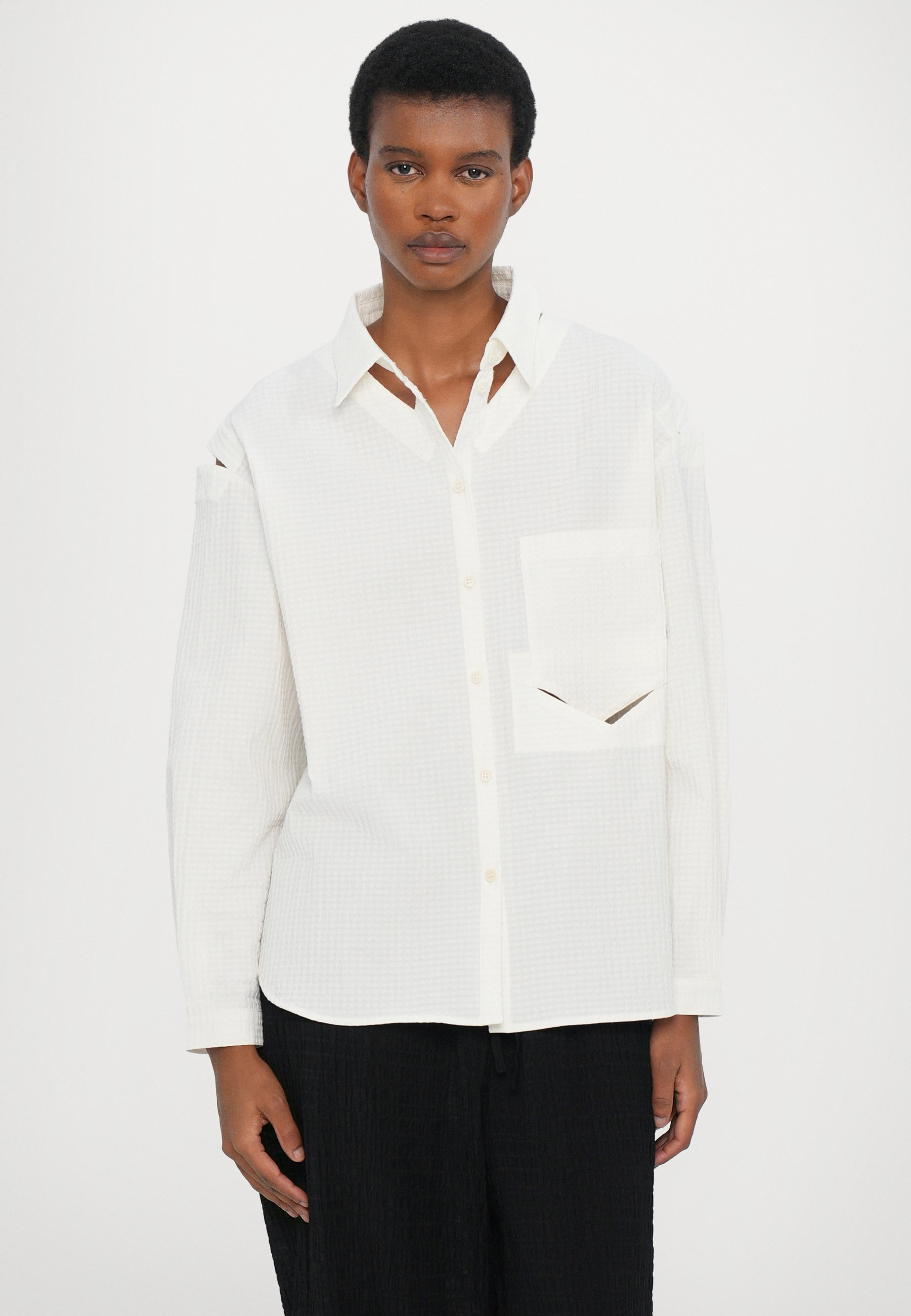 Henrik Vibskov CUT OUT SHIRT - Button-down blouse - white