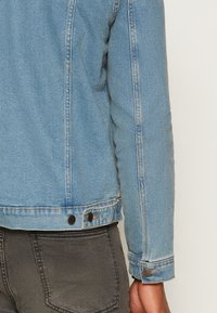 Denim Project KASH TEDDYC DENIM JACKET - Džinsa auduma jaka - light blue