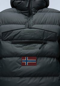 Napapijri RAINFOREST OP WI PUF - Felpa con cappuccio - green urban