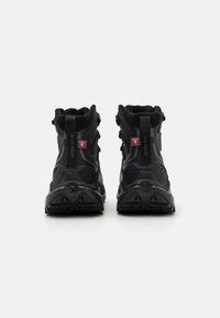 HOKA KAHA 2 FROST GTX - Pantofi drumeție - black