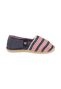 Chaussure espadrille à enfiler à rayures avec une tige en toile bleu, rouge et blanc, une semelle en corde de jute et une étiquette logo sur le côté.