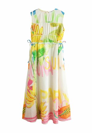 Rochie albă fără mâneci cu imprimeuri colorate de fructe tropicale și flori, talie strânsă cu legături laterale și fustă vaporoasă.