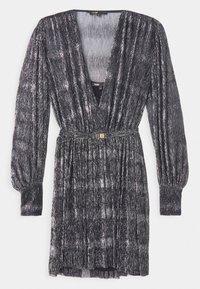 Robe à manches longues, col en V profond, argent métallisé et noir, taille cintrée et tissu texturé.
