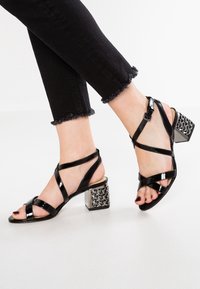 San Marina Sandaalit nilkkaremmillä - black