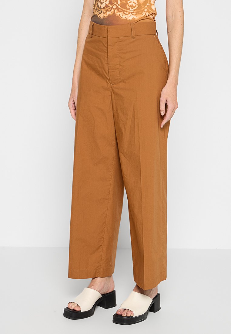 Nanushka Broek lichtbruin Nanushka Broek lichtbruin