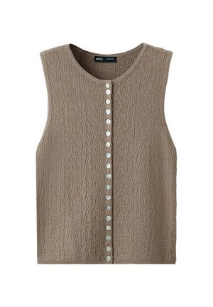 Top beige texturé sans manches pour femme, avec un col rond et une rangée verticale de petits boutons blancs au centre devant.