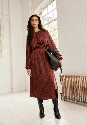 TIE NECK LONG SLEEVE MIDI - REGULAR FIT - Nappali ruha - brown leaf print