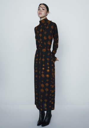 STAIN - Maxikjoler - dark brown