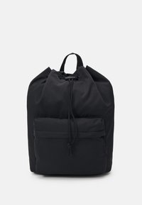 Sac à dos noir au toucher de tissu doux, fermeture à cordon de serrage et poche zippée à l'avant. Design élégant et minimaliste avec des bords arrondis.