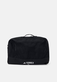 Sac de sport en filet noir avec fermeture à glissière, doté d'une poignée supérieure, d'une grande capacité (70L) et du logo blanc TERREX sur le devant.