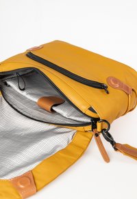 Aunts & Uncles SENDAI - Umhängetasche - mustard