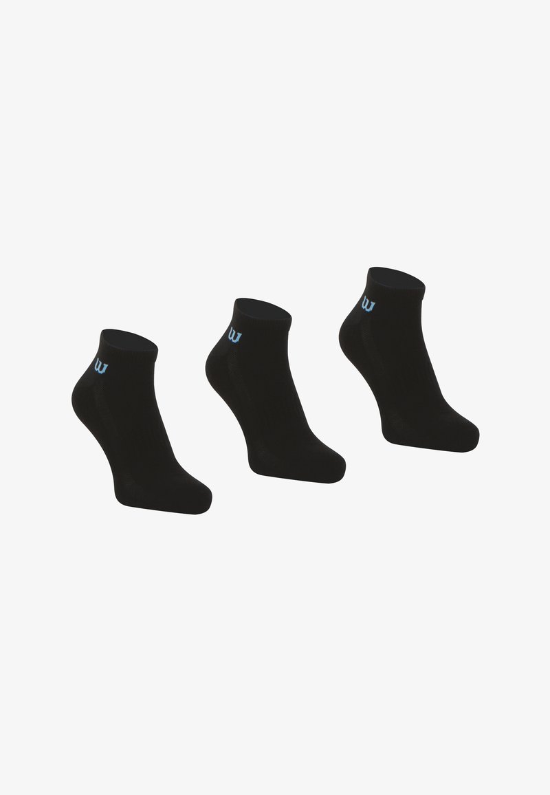 Chaussettes noires à la cheville, avec un design côtelé, une texture douce et un petit logo bleu sur le bord, disposées en groupe de trois.