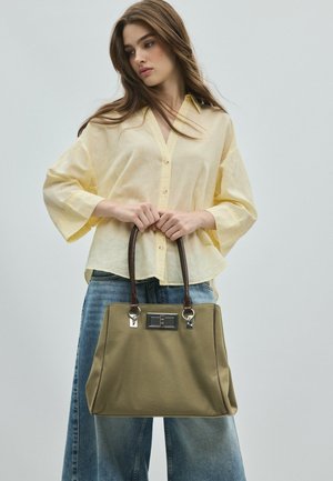 Stradivarius, SHOPPER BAG WITH METAL CLOSURE - Sac à main - khaki