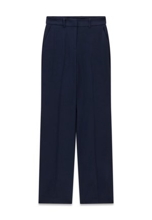 Marineblaue gerade geschnittene Hose mit Gürtelschlaufen, Seitentaschen und einem vorderen Reißverschluss, flach auf weißem Hintergrund liegend.