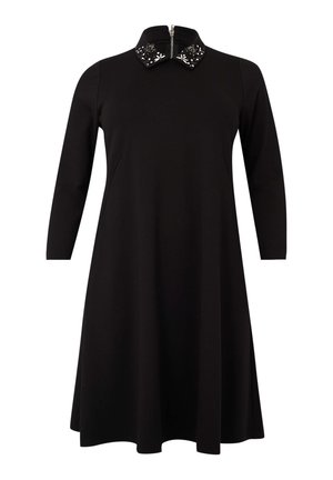 Schwarzes Kleid mit einem Reißverschlusskragen, verziert mit dekorativen Perlen und floralen Mustern. Lange Ärmel, fließender Rock, glatte Stoffoberfläche.