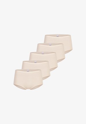 Fünf beige nahtlose Damen-Slips mit mittelhohem Bund, in einer versetzten überlappenden Linie auf weißem Hintergrund angeordnet.