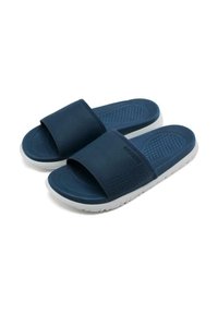 Sandales à glissière bleu marine avec une large sangle, semelle intérieure texturée et semelle extérieure en caoutchouc blanc. Orifices de ventilation sur la sangle pour une meilleure respirabilité.