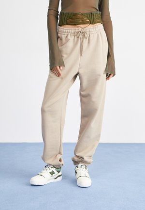 ESSENTIALS JOGGER - Treniņtērpa apakšdaļas - vintage sand