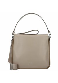 Beige Lederhandtasche mit einem strukturierten rechteckigen Design, einem oberen Griff und einem abnehmbaren Schultergurt. Mit einem subtilen Logo auf der Vorderseite.