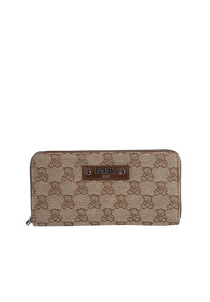 Portafoglio rettangolare beige con motivo orsetto marrone, etichetta in pelle marrone con la scritta "PASHBAG MILANO," e chiusura con cerniera sul lato sinistro.