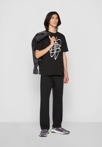 HUGO Marškinėliai su spaudiniu - black